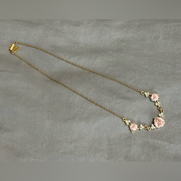 1928 Porcelain Rose Necklace 16”L Gold Tone w Rhinestones - Picture 5 of 5